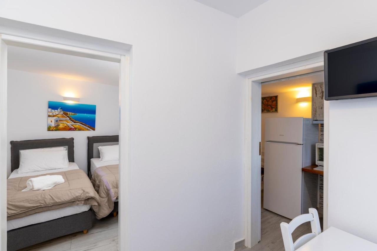 Villa Ostrich Тира Экстерьер фото