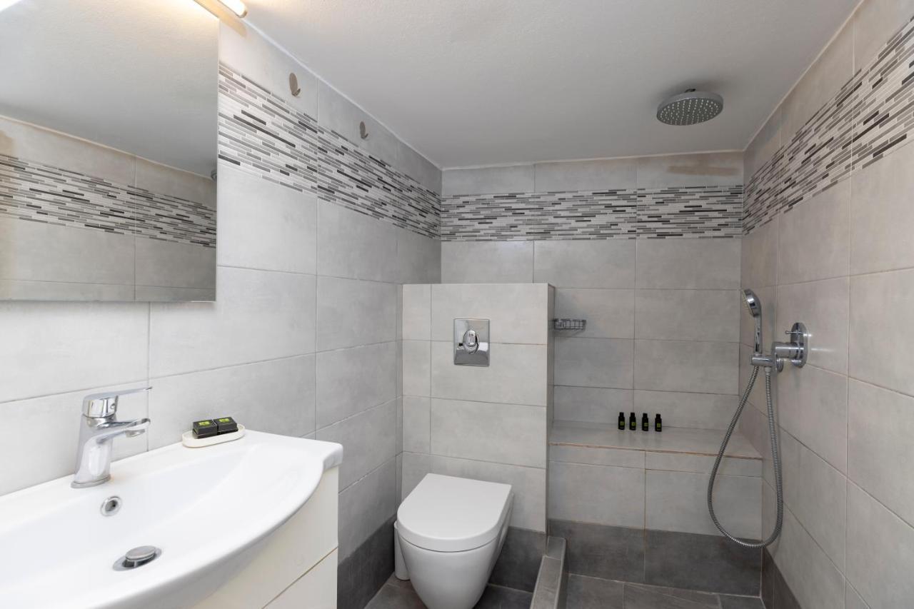 Villa Ostrich Тира Экстерьер фото